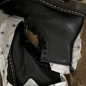 Never worn still in original box Box damaged, so I was unable to return to store